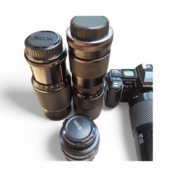 Minolta Maxxum 7000 With 3 Lenses and Bag - Picture 3 of 16